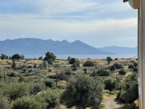 Perdika Aegina luxury family apartment με θέα βουνό και θάλασσα 90τμ